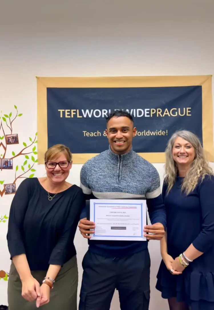 Mau Caballero — Profesor de inglés